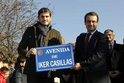 Iker Casillas inauguró su calle y fue Rey Mago por un día