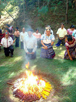 Una ceremonia maya en Guatemala