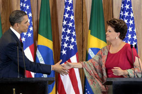La presidenta de Brasil, Dilma Rousseff en una imagen de archivo junto al presidente de EE.UU., Barack Obama