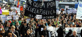 Miles de estudiantes protestan por toda España contra los recortes educativos