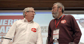 Ignacio Fernández Toxo (i) de CC.OO. y Cándido Méndez de UGT, los máximos líderes sindicales de España