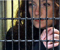 LA CIUDADANA francesa escucha a su abogado en una prisión de la Ciudad de México. 