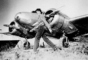 Amelia Earhart en una foto de 1937