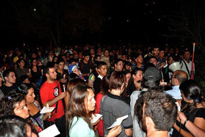 Velatón frente al hospital donde falleció este martes 27MAR el joven Daniel Zamudio