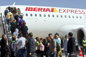 Iberia Express levantó vuelo este domingo y aspira a cubrir en 2012 más de 20 destinos
 