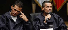 Jorge Trujillo Solarte (i) y Carlos José Duarte, dos de los policías liberados