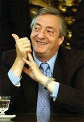 Néstor Kirchner, ex presidente de Argentina y esposo de la actual mandataria Cristina Fernández, ha sido denunciado por corrupción y enriquecimiento ilícito. 