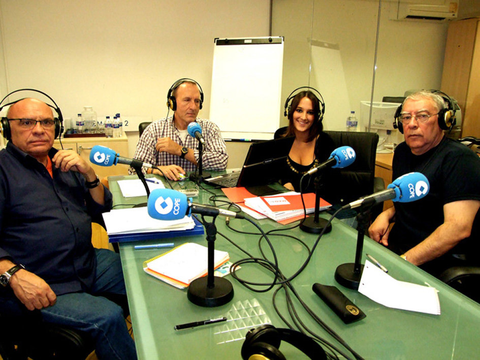 “La Hora Blanca de COPE Madrid2, el pasado miércoles 16 de octubre. De izquierda a derecha, Quino Moreno, Enrique Lozano, Lorena Molinero, becaria recientemente incorporada al programa, y Gabriel Ávila, presidente de CODEIN (Foto: J.I.Vera)