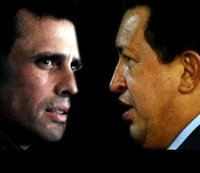 Henrique Capriles (i) y Hugo Chávez