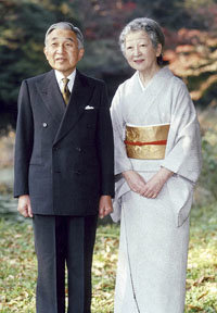Emperadores de Japón irán a Londres por los 60 años de la coronación de Isabel II