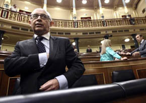 Montoro reconoce que subir el IVA 'no sirve para crecer ni crear empleo'