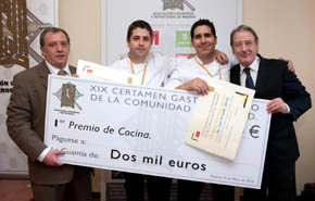 Los ganadores del primer premio consistente en 2.000 euros