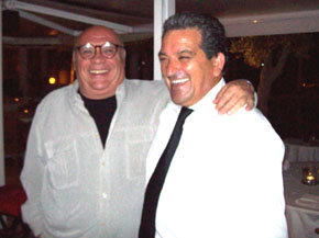 Gregorio Fernández (d),  propietario del Restaurante La Aquarela, con nuestro colaborador Quino Moreno 


