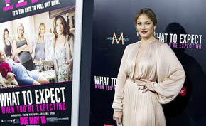 Jennifer López llegó al estreno de la película 'What To Expect When You Are Expecting', el pasado lunes en California. (Foto: AFP )