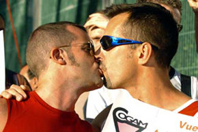 Corte colombiana falla respetar gestos públicos de afecto entre homosexuales