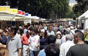 Libro “El Embargo” del escritor chileno Geral Aci, destaca en la Feria del Libro.