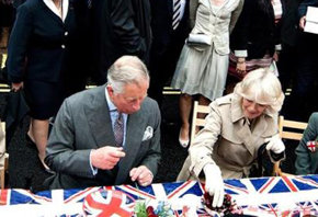 El príncipe Carlos de Inglaterra y su esposa Camila, duquesa de Cornwall, durante el almuerzo del Jubileo de Diamantes de Isabel II, en Londres
