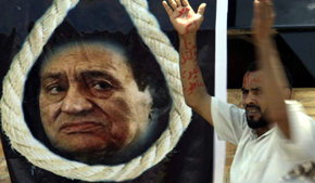 El expresidente egipcio Hosni Mubarak, de 84 años, ha sido condenado este sábado a cadena perpetua 