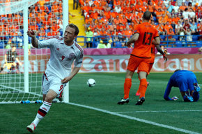 EURO2012: Cenicienta venció a la Reina en la apertura del Grupo B