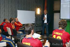 EURO2012: Pierluigi Collina ofrece una charla a la Selección Nacional Absoluta
