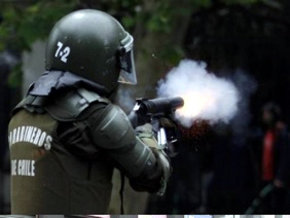 Los antidisturbios de Carabineros se emplearon a fondo contra los detractores del homenaje a Pinochet