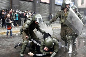 La extrema violencia en la represión a manfiestantes dejó un saldo de numerosos heridos y detenidos
