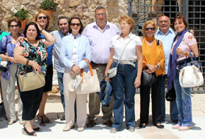 Parte del Grupo de periodistas de AMPRETUR en el Castillo de Castilnovo