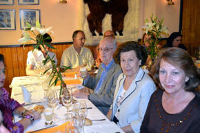 Otra vista de los participantes a la comida de AMPRETUR...