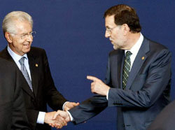 Mariano Rajoy saluda al presidente de Italia, Mario Monti