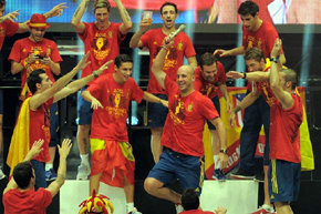 EURO2012: El showman Reina en Cibeles