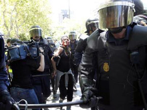 Los antidisturbios cargan contra los mineros a las puertas del Ministerio de Industria