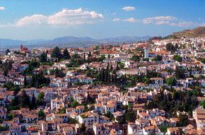 Rafael Casares, autor del libro “Casas encantadas, enigmas y lugares de poder en Granada”