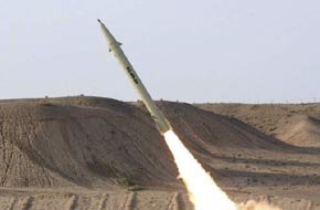 Irán lanza con éxito una versión mejorada de su misil de corto alcance Fateh-110