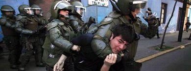 Unos 75 detenidos en una manifestación estudiantil en Santiago de Chile