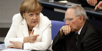 La canciller alemana Angela Merkel junto al ministro alemán de Finanzas, Wolfgang Schauble 