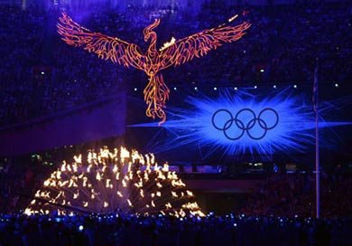 CEREMONIA DE CLAUSURA: La antorcha olímpica resurge de sus cenizas como ave fénix de fuego