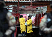 Decomisan en Bolivia dos toneladas de uranio que era trasladado en una camioneta