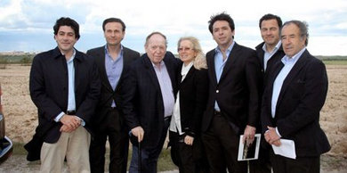 En una imagen de archivo, el magnate Sheldon Adelson visita los terrenos en Alcorcón 