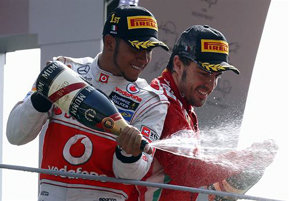 Hamilton se impone en Monza y Alonso, tercero