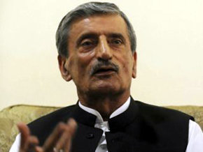 El ministro paquistaní de Ferrocarriles, Ghulam Ahmed Bilour