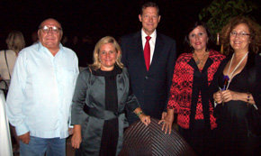 De (i) a (d) Quino Moreno, Maribel Martínez, responsable de comunicación, Rudiger  Chollweg , director general, Marta Solís, directora, Gloria Fase reportera gráfica