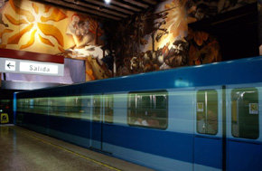 Destacan a estación de Metro U de Chile entre las más artísticas del mundo.