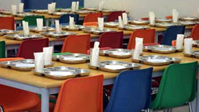 Un comedor escolar vacío en una escuela de Madrid.