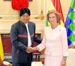 El presidente de Bolivia Evo Morales junto a la Reina Sofía de España