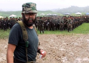 Imagen de Alfonso Cano del año 2000 en la zona del Caguán. 