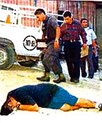 Honduras, es uno de los tres países de mayor violencia en Centroamérica. En la imagen de archivo, un adolescente asesinado en una calle de Tegucigalpa 