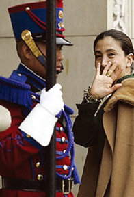 Betancourt durante su visita al palacio de gobierno, en Perú