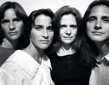 Las Hermanas Brown, una de las creaciones más famosas del fotógrafo Nicholas Nixon 