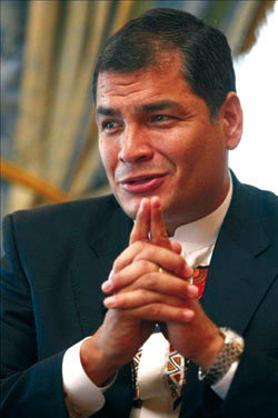 El presidente Correa aspira a ser elegido en las próxiimas elecciones generales juanto a 5,963 cargos políticos más