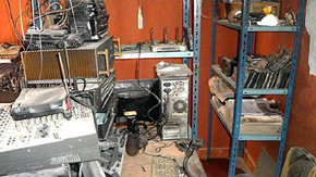 Asi quedó la radio después del ataque terrorista